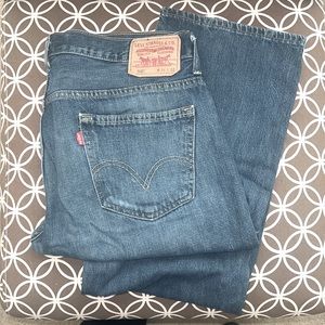 569 LEVIS gently worn